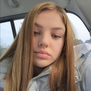 Meet your Posher, Desiree